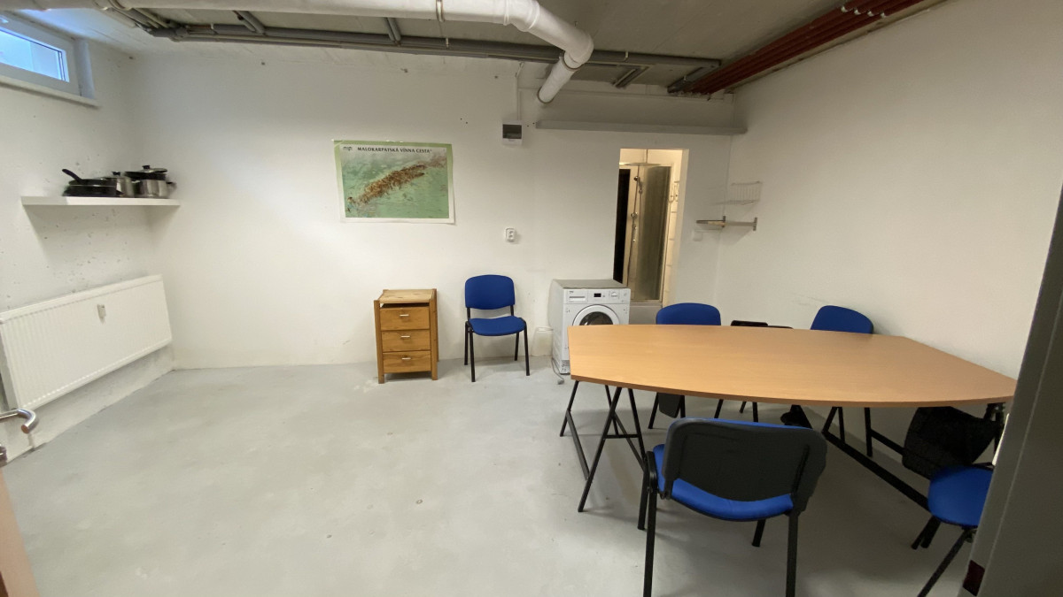 Jedáleň/kuchynka/WC-kúpeľňa Jedáleň/kuchynka/WC-kúpeľňa